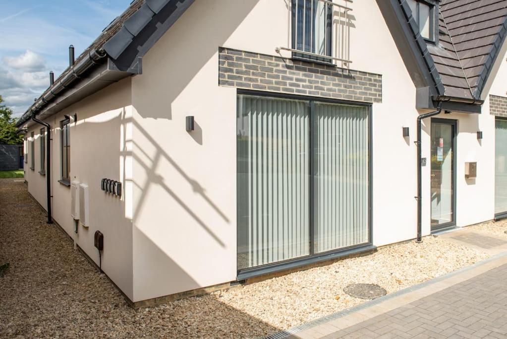 Maisy Lodge - Two Bed Lux Flat - Parking, Netflix, Wifi - Close To Blenheim Palace & Oxford - F2 Kidlington Exterior foto