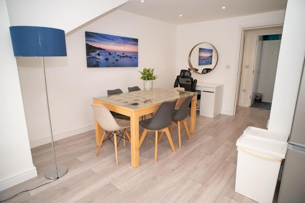 Maisy Lodge - Two Bed Lux Flat - Parking, Netflix, Wifi - Close To Blenheim Palace & Oxford - F2 Kidlington Exterior foto