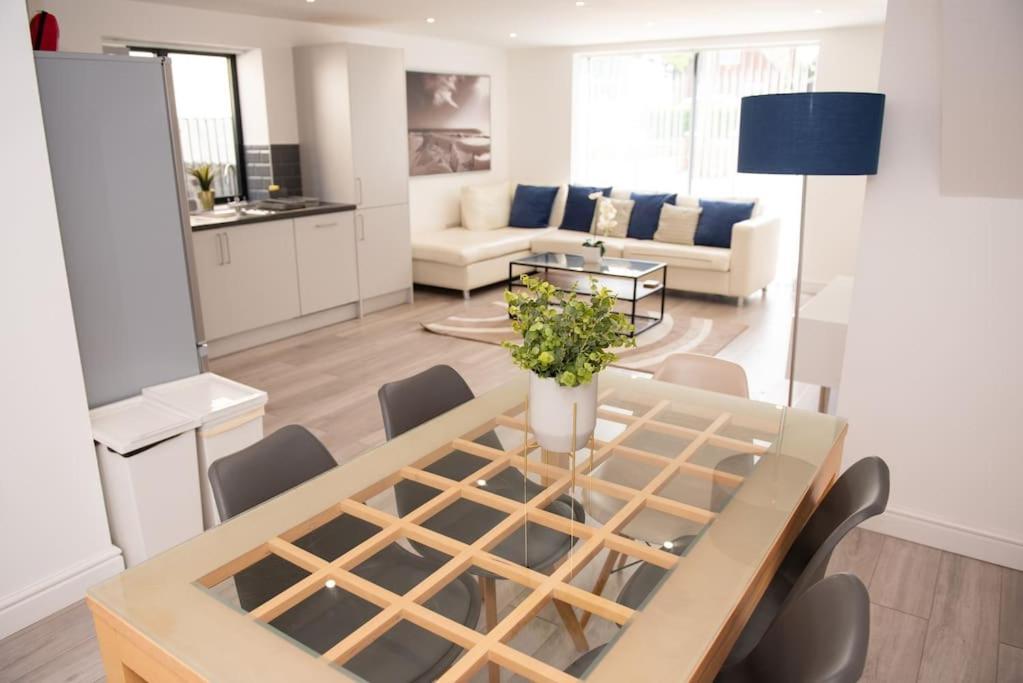 Maisy Lodge - Two Bed Lux Flat - Parking, Netflix, Wifi - Close To Blenheim Palace & Oxford - F2 Kidlington Exterior foto